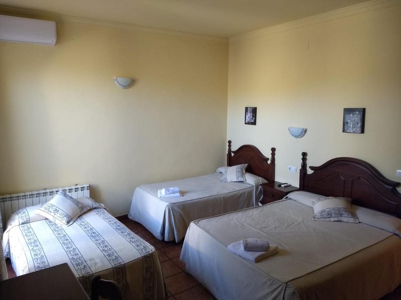 Hotel Hostal Nicol'S Luque Exterior foto